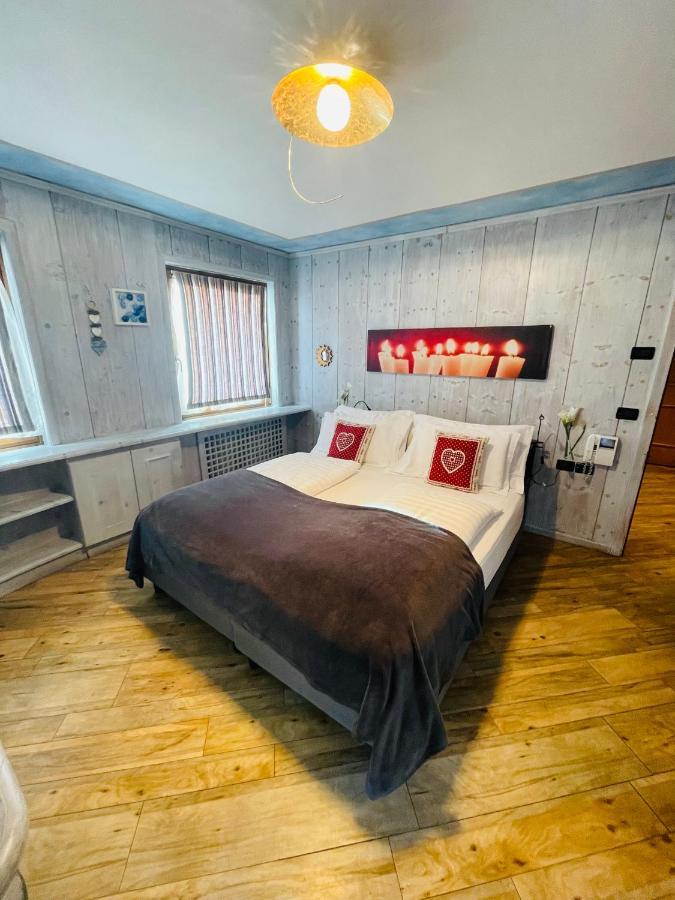 Hotel Piccolo Tibet ลีวินโญ ภายนอก รูปภาพ